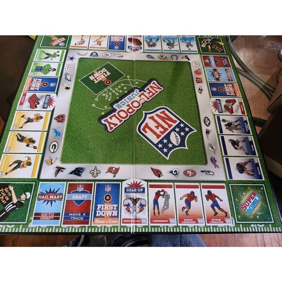 Monopoly NFL Junior Game Set Masterpieces Inc - Picture 2 of 4
